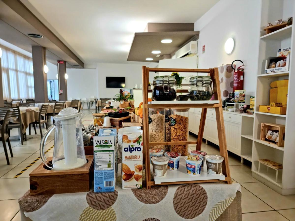 מילאנו מריטימה Hotel Elefantino Grey - Free Breakfast & Brunch Until 13-00 - Vicinissimi A Mirabilandia מראה חיצוני תמונה